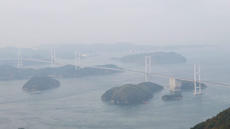 亀老山展望公園の展望台からの眺め2（来島海峡大橋）
