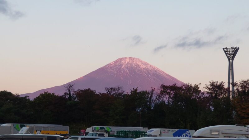 足柄SAから眺める富士山